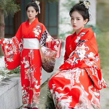 La Mujer Japonesa En Kimono Yukata Con Obi Partido Vestido De Noche De Las Señoras De Geisha Haori Etapa De La Realización De Traje De Cosplay De La Fotografía De Desgaste